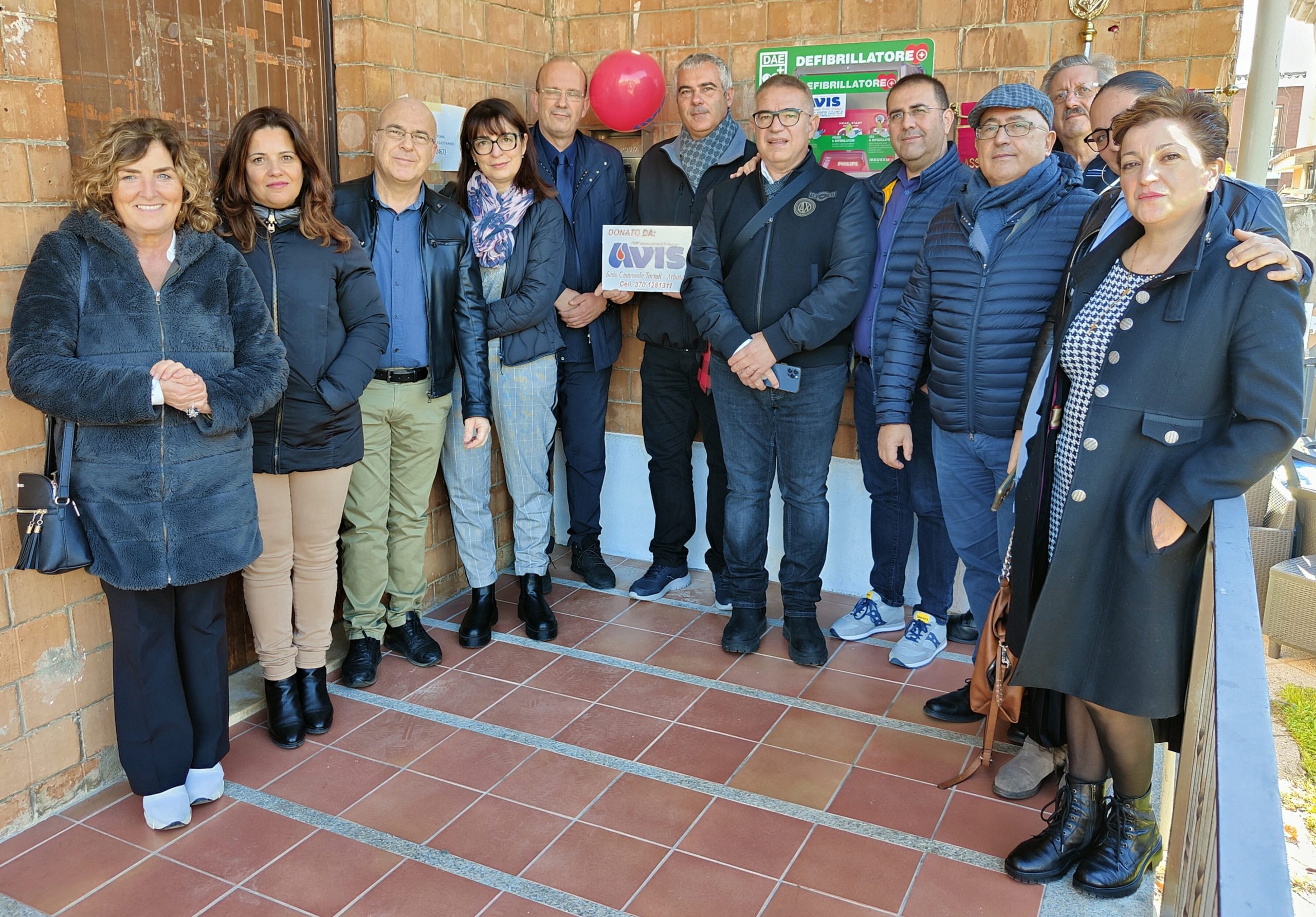 Tortolì, l’Avis dona un defibrillatore alla città