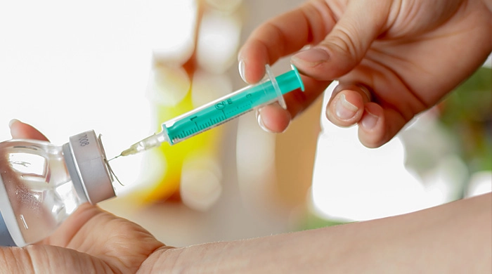 Covid-19, l’invito dell’Asl: “Vaccinatevi con la quarta dose”