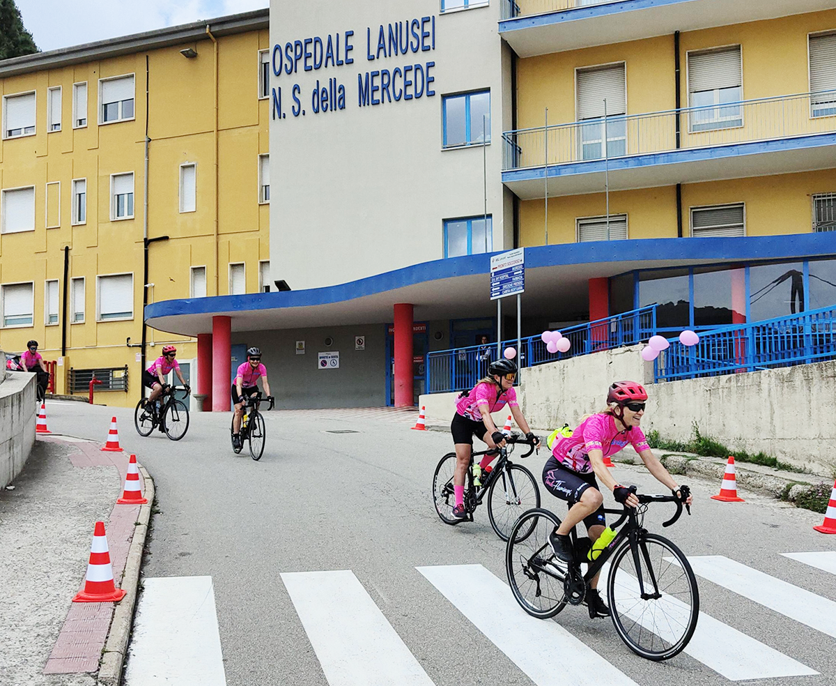 Una pedalata “rosa” contro il tumore