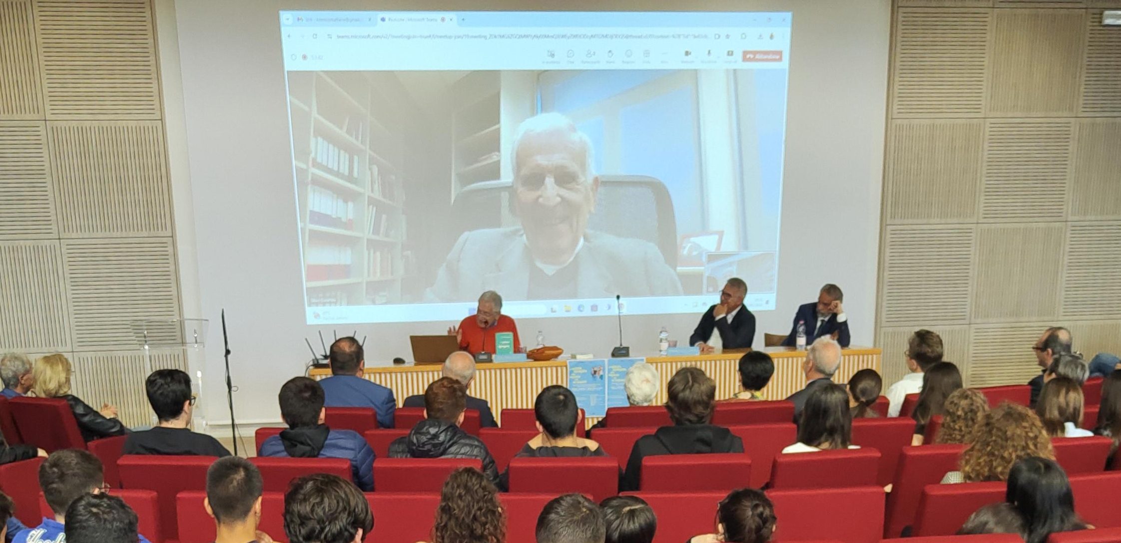 Un momento della videoconferenza con il professor Silvio Garattini.